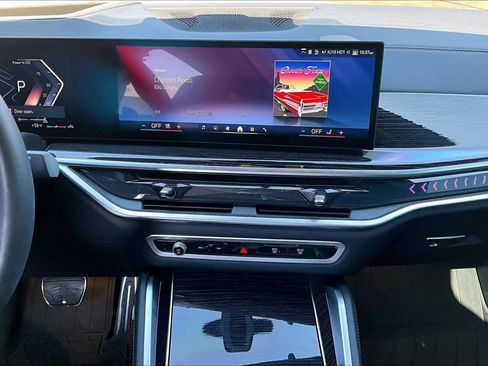 Used 2025 BMW X6 xDrive40i w/ Climate Comfort Package image 6