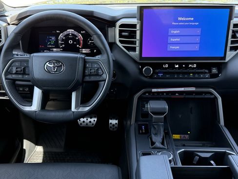 Used 2025 Toyota Tundra Limited AWD/4WD image 14