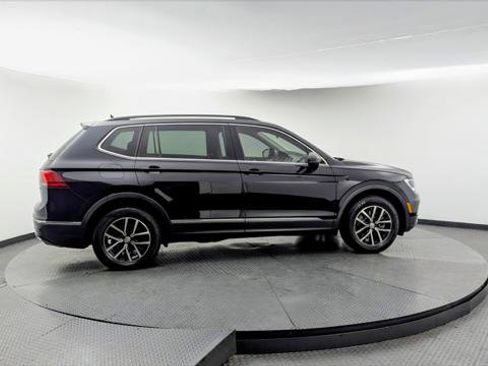 Used 2021 Volkswagen Tiguan SE w/ Panoramic Sunroof Package image 7