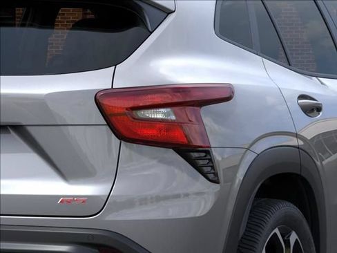 New 2026 Chevrolet Trax RS w/ Sunroof Package FWD image 11