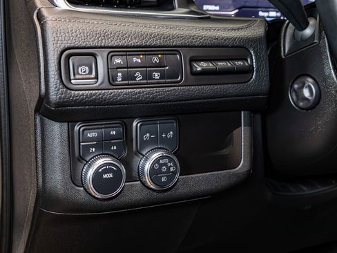 Used 2023 GMC Yukon Denali image 17