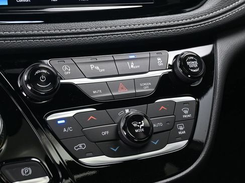 New 2027 Chrysler Pacifica Select FWD image 20