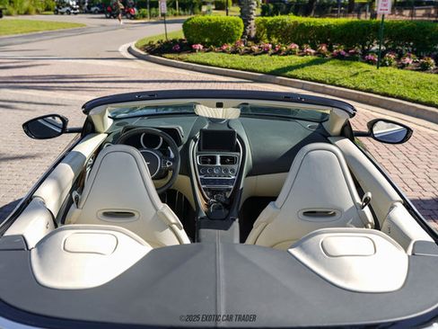 Used 2020 Aston Martin DB11 Volante image 56
