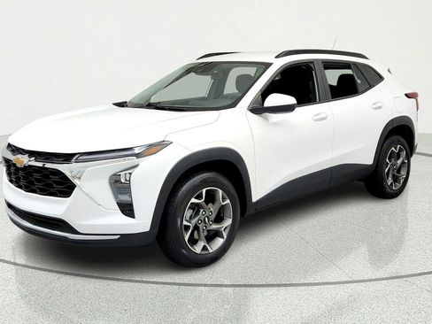 Used 2024 Chevrolet Trax LT FWD image 1