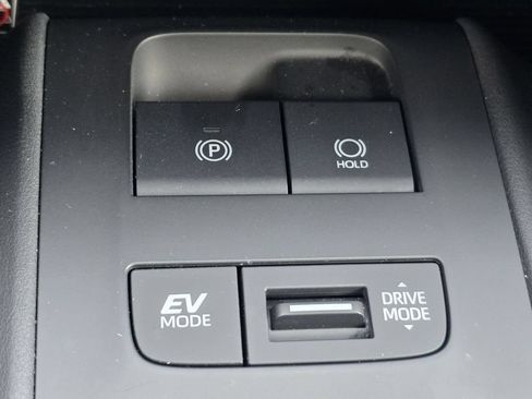 Certified 2024 Toyota Venza LE AWD/4WD image 9