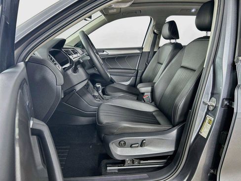 Certified 2022 Volkswagen Tiguan SE w/ Panoramic Sunroof Package AWD/4WD image 20
