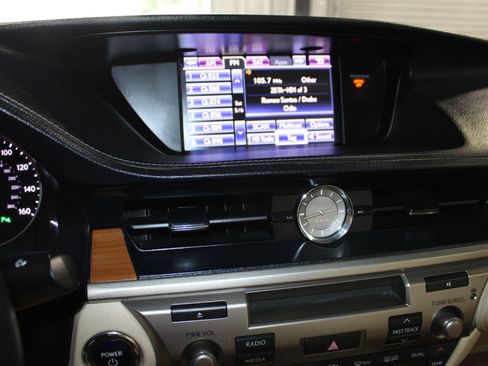 Used 2013 Lexus ES 300h w/ Luxury Pkg FWD image 15