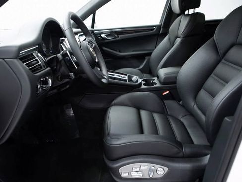 Certified 2025 Porsche Macan S image 17