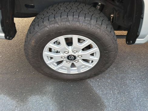 Certified 2024 Toyota Tacoma SR5 AWD/4WD image 37