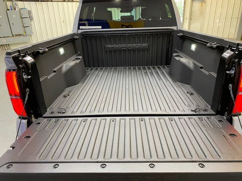 Used 2025 Toyota Tacoma SR5 AWD/4WD image 31