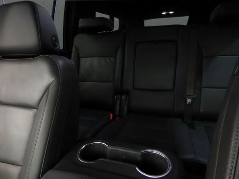 Used 2025 Chevrolet Suburban Z71 AWD/4WD image 24