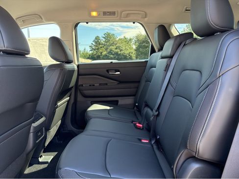 New 2026 Nissan Pathfinder SL image 18
