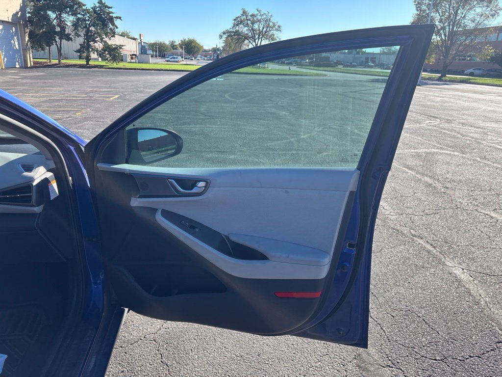 Used 2020 Hyundai Ioniq SEL FWD image 18