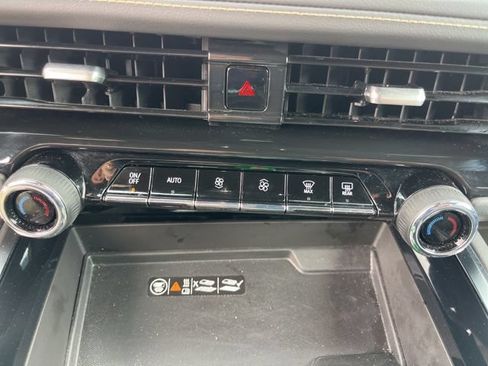 Used 2025 Chevrolet Tahoe Premier RWD image 36