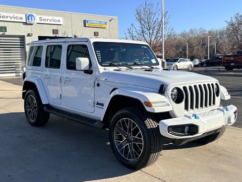 Used 2022 Jeep Wrangler Unlimited Sahara image 3