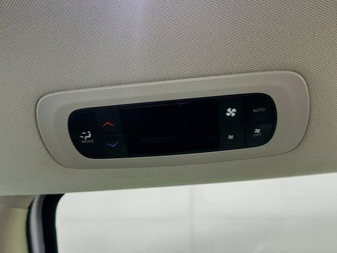 Used 2024 Chrysler Pacifica Touring-L image 25