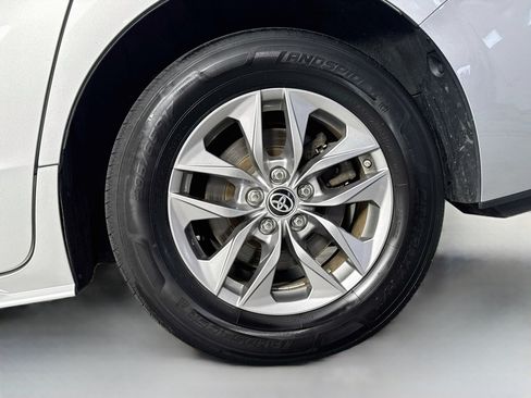 Certified 2021 Toyota Sienna XLE w/ XLE Plus Package FWD image 34