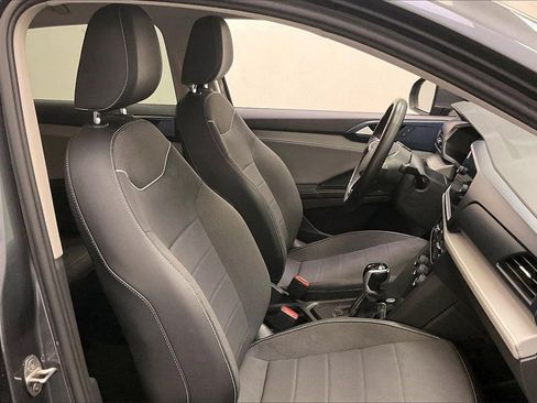 Used 2024 Volkswagen Taos SE image 6