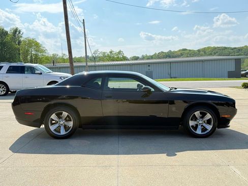 Used 2016 Dodge Challenger SXT RWD image 14