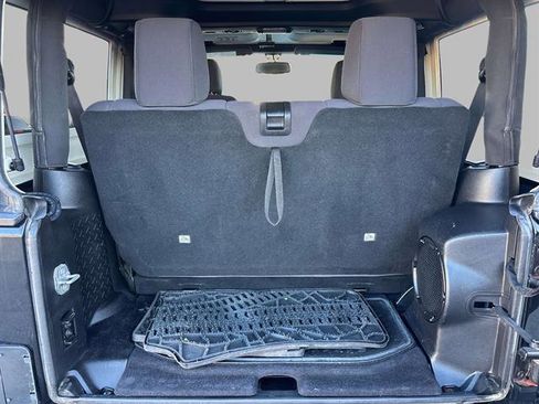 Used 2013 Jeep Wrangler Freedom Edition image 13