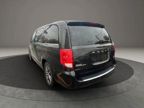 Used 2017 Dodge Grand Caravan SXT image 7