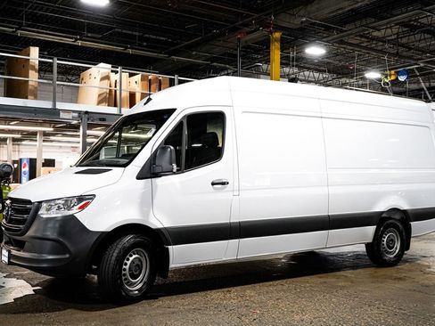 Used 2023 Mercedes-Benz Sprinter 2500 image 3