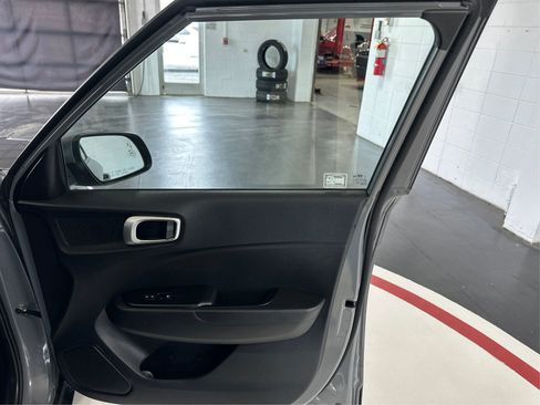 Used 2021 Hyundai Venue SEL image 23