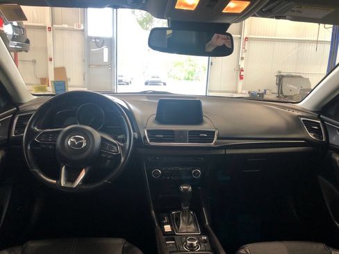 Used 2018 MAZDA MAZDA3 Grand Touring w/ Premium Equipment Package FWD image 7