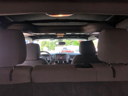 Used 2018 Jeep Wrangler Unlimited Sport S AWD/4WD image 25