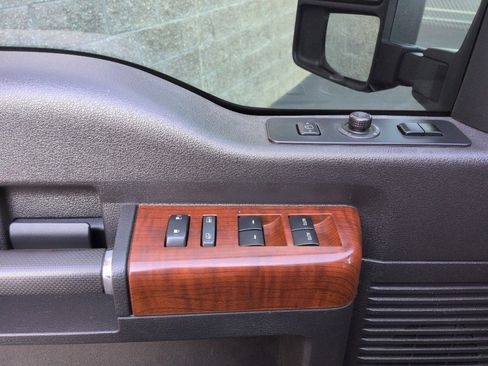 Used 2015 Ford F350 Lariat image 9