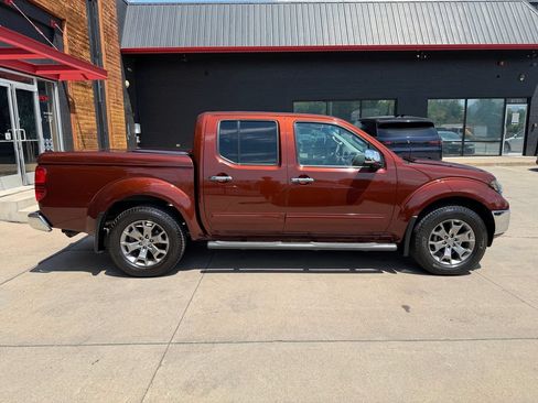 Used 2016 Nissan Frontier SL w/ Moonroof Package AWD/4WD image 6