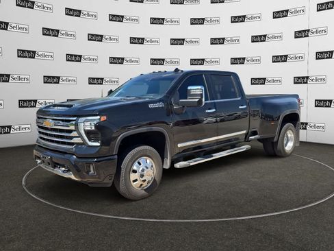 Used 2024 Chevrolet Silverado 3500 High Country w/ High Country Premium Package AWD/4WD image 2