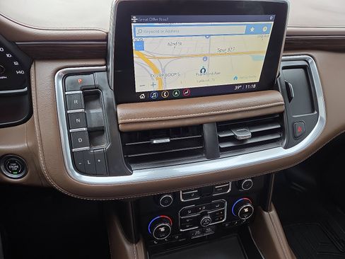 Used 2021 Chevrolet Suburban High Country w/ Premium Package image 13