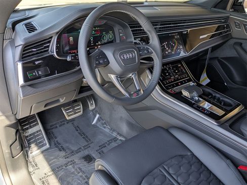 New 2025 Audi RS Q8 performance image 8