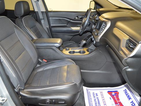 Used 2019 GMC Acadia Denali w/ Technology Package FWD image 11