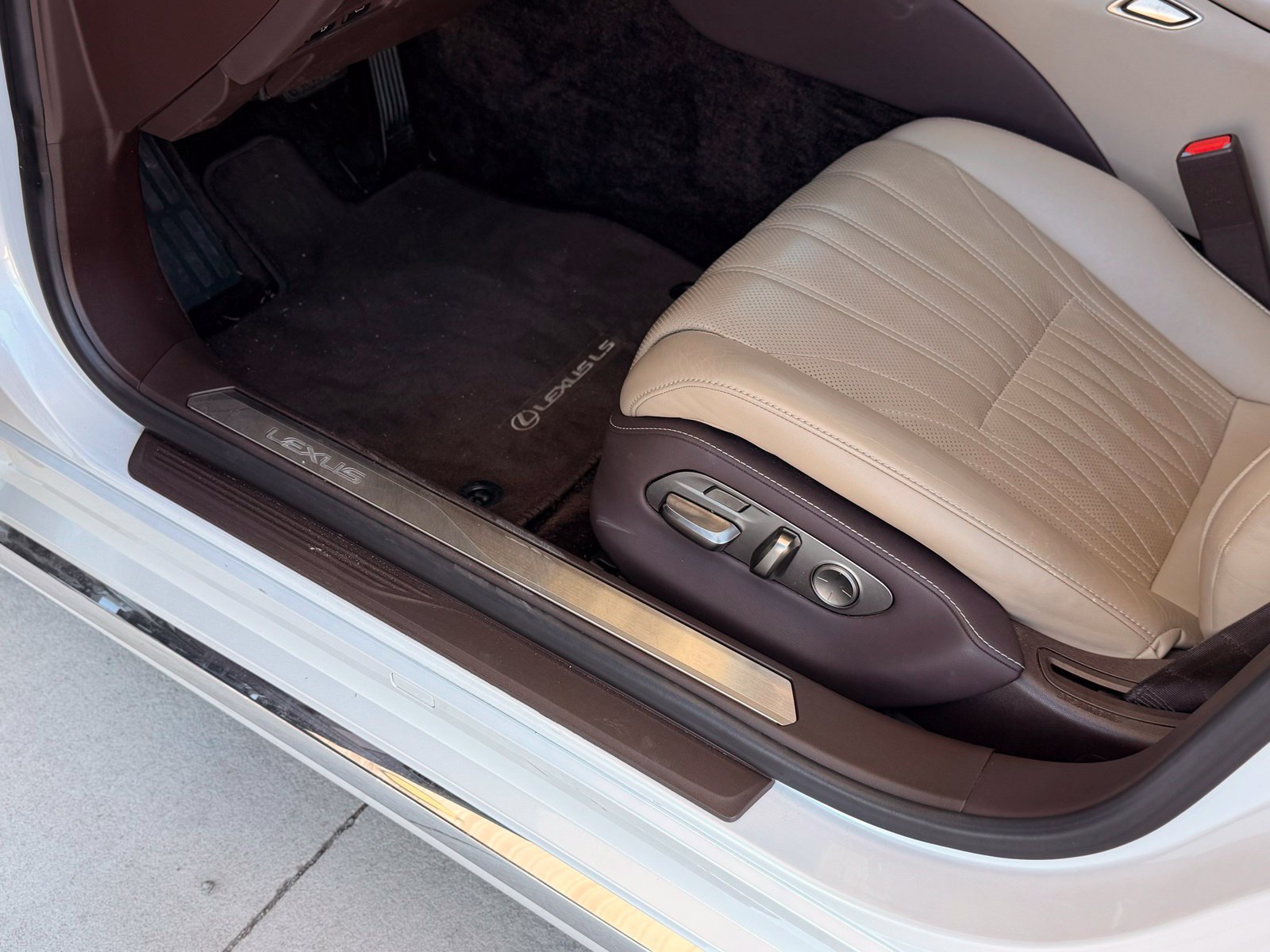 Used 2020 Lexus LS 500 w/ Interior Upgrade Package RWD image 30