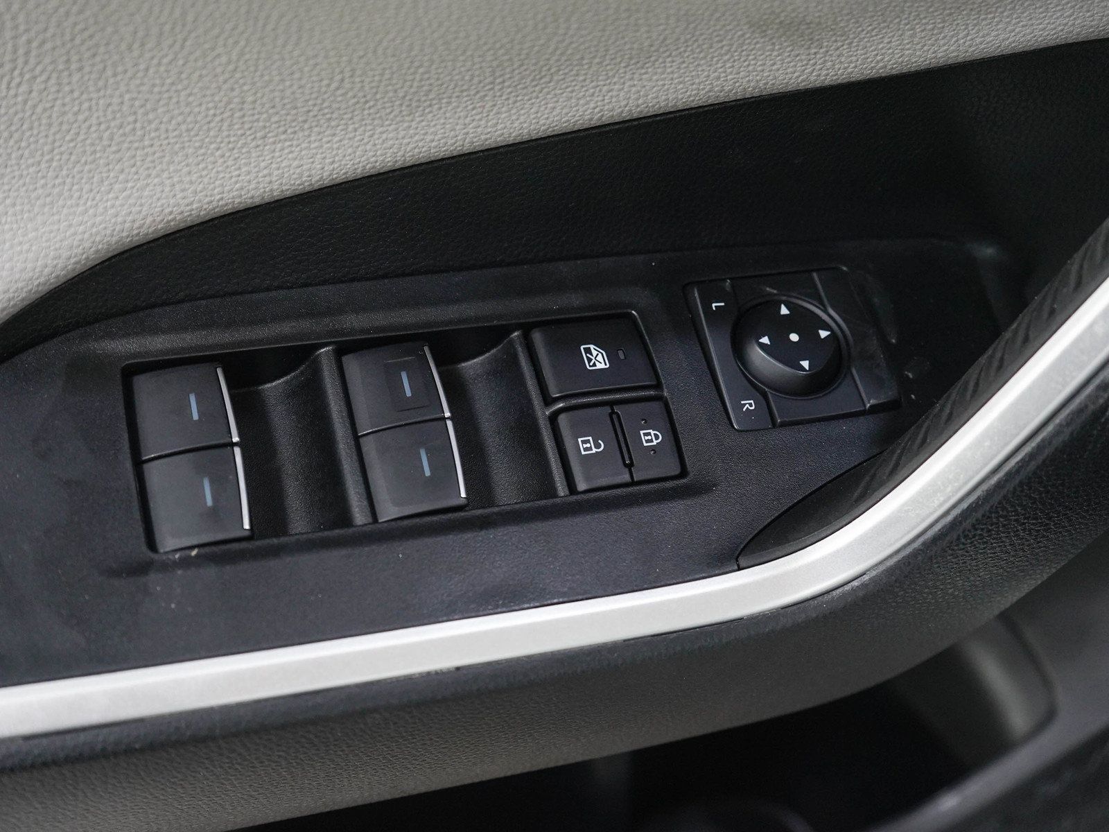 Used 2024 Toyota RAV4 Limited w/ Weather Package AWD/4WD image 22