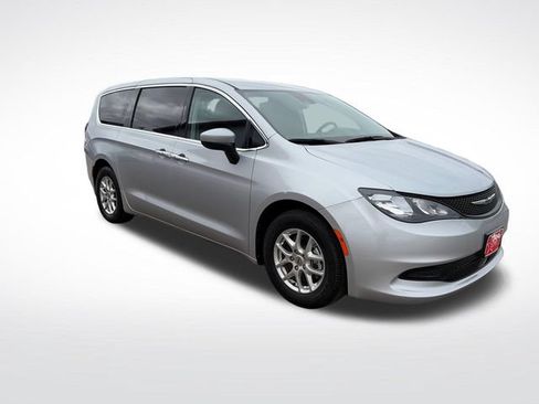 Used 2023 Chrysler Voyager LX FWD image 10