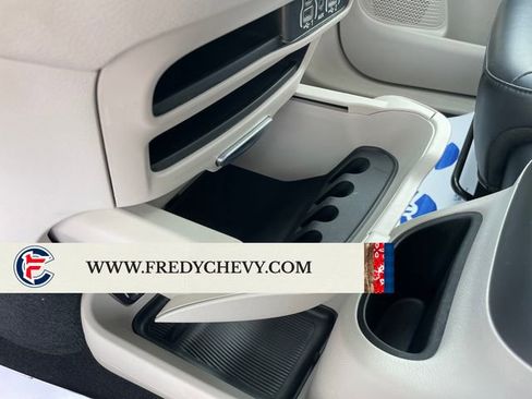 Used 2023 Chrysler Pacifica Touring-L FWD image 39