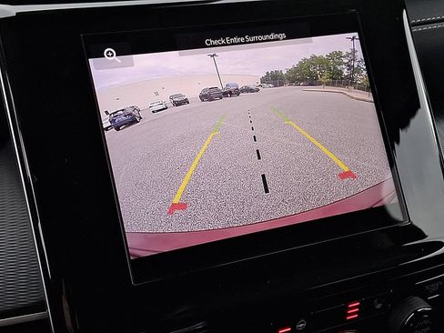 Used 2023 Jeep Grand Cherokee Laredo w/ Luxury Tech Group I AWD/4WD image 4
