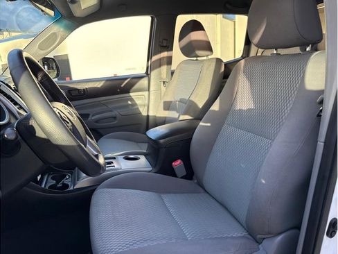Used 2015 Toyota Tacoma PreRunner image 15