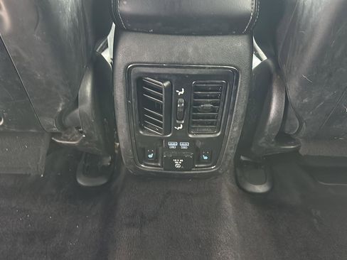 Used 2017 Jeep Grand Cherokee Limited image 18