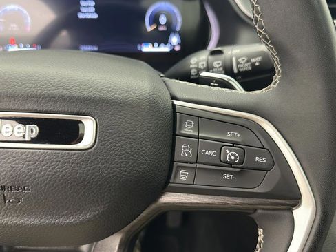 Used 2024 Jeep Grand Cherokee L Limited AWD/4WD image 21