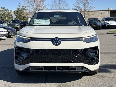 New 2026 Volkswagen Tiguan SE R-Line FWD image 8