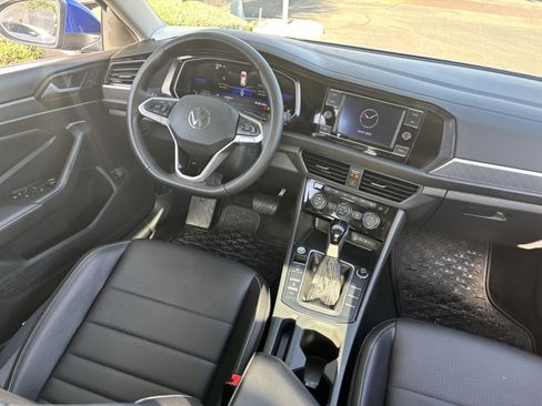 Certified 2024 Volkswagen Jetta SE w/ Panoramic Sunroof Package image 12