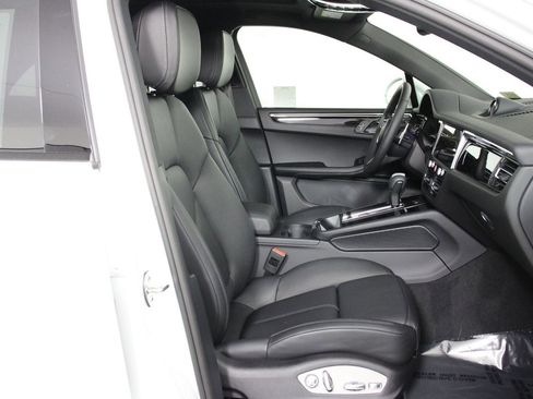 Certified 2026 Porsche Macan AWD/4WD image 31