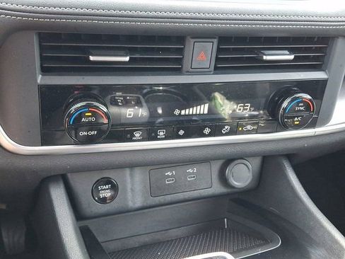 Used 2024 Nissan Rogue SV AWD/4WD image 19