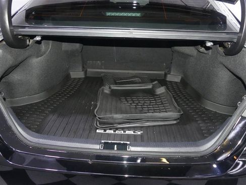 Used 2020 Toyota Camry SE w/ Convenience Package FWD image 9