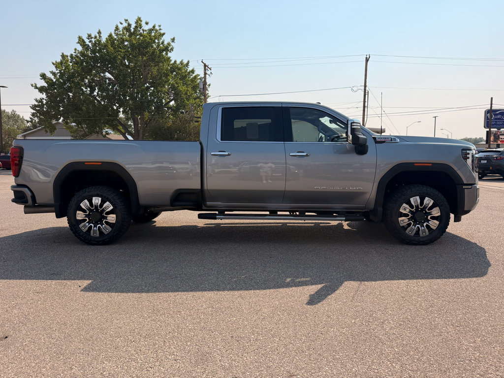 Used 2025 GMC Sierra 3500 Denali w/ Denali Reserve Package AWD/4WD image 6