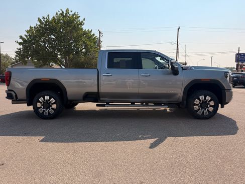 Used 2025 GMC Sierra 3500 Denali w/ Denali Reserve Package AWD/4WD image 6